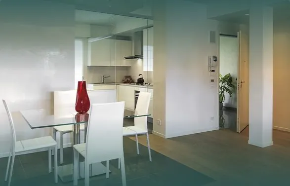 Comedor con mesa de cristal